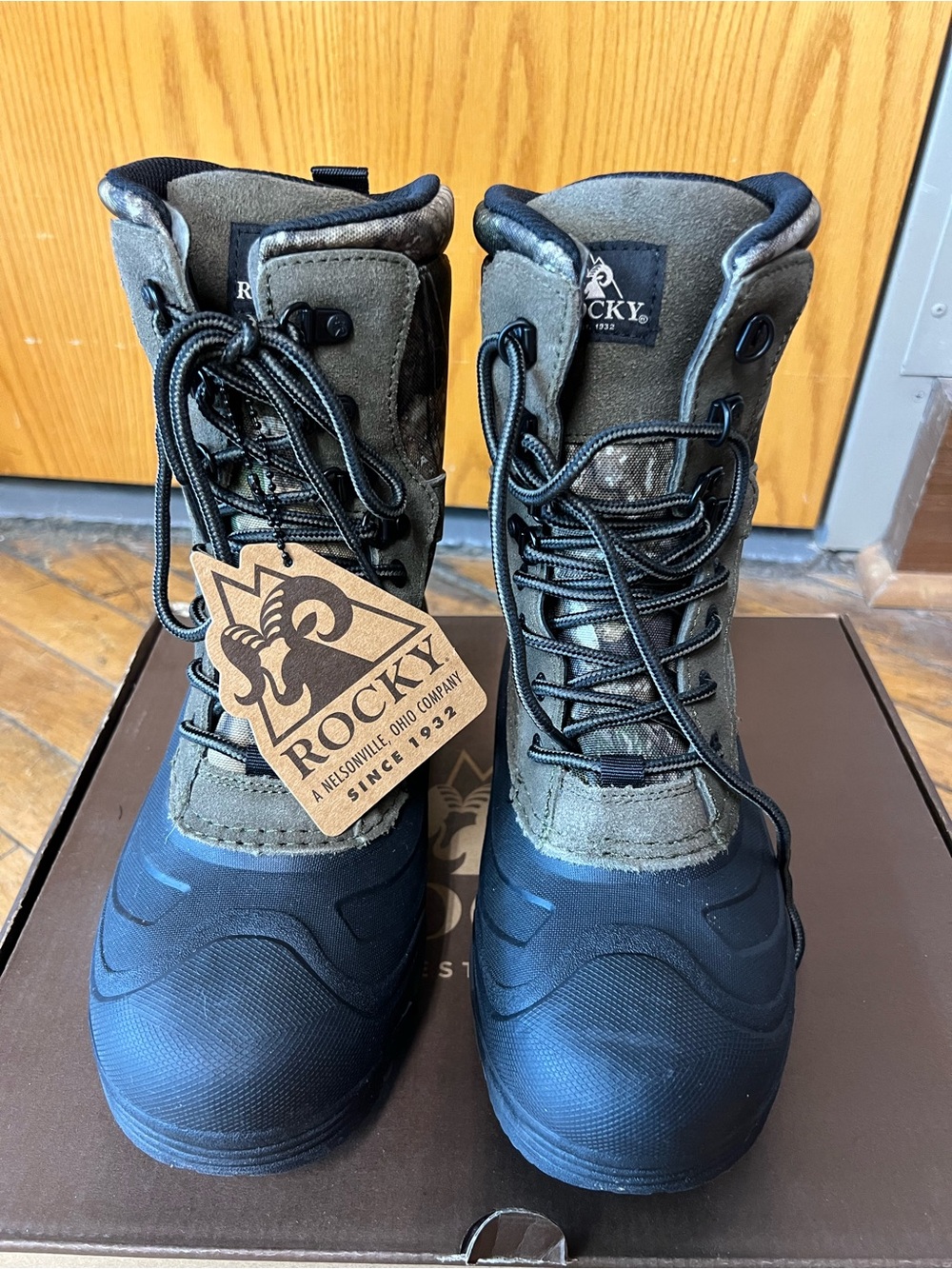 Rocky Womens Black and Olive Green Insulated Lace-Up Boots